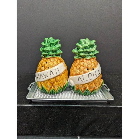 Vintage Salt and Pepper Set Aloha Hawaii Pineapples with Silver Tray - Picture 1 of 7